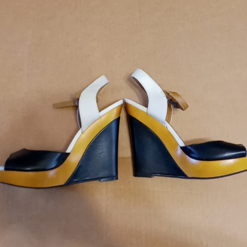 Elle Wedges - Picture 3 of 5